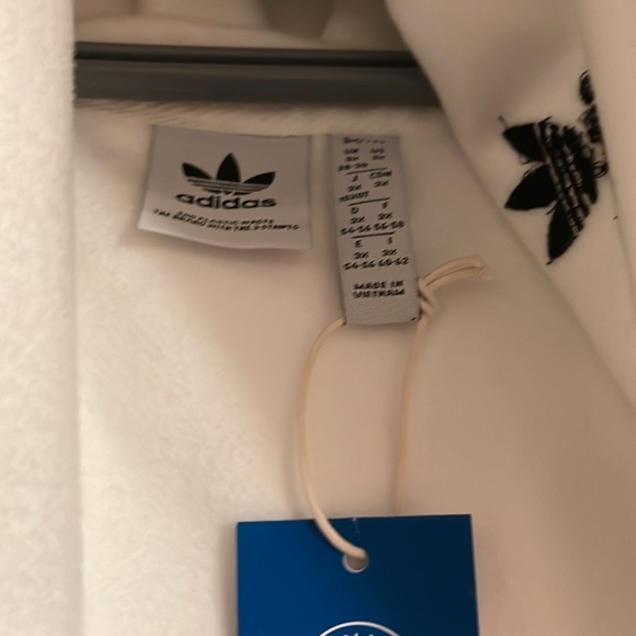 Adidas Crop Hoodie 3XL with tags - Picture 2 of 7